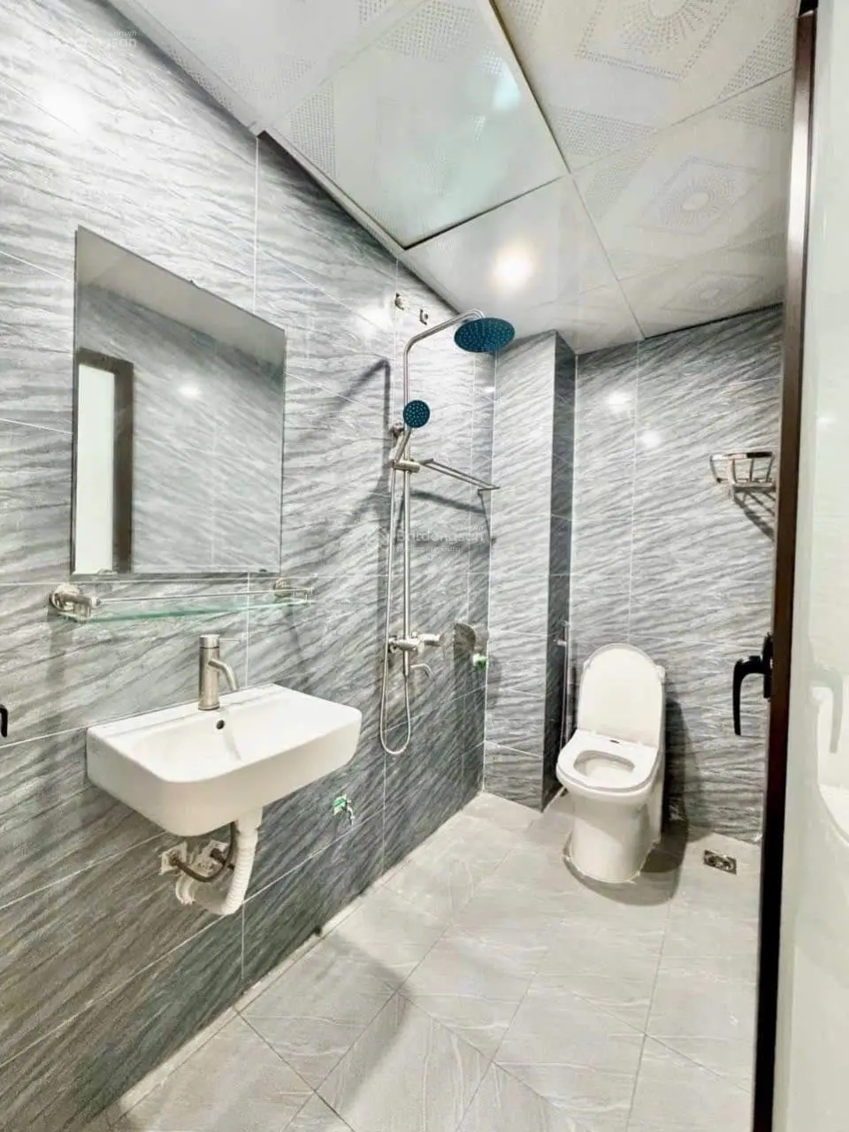 Bán căn 42m2x3T, đường trước nhà 4m, gần chợ Đông La, 7 phút ra Penika