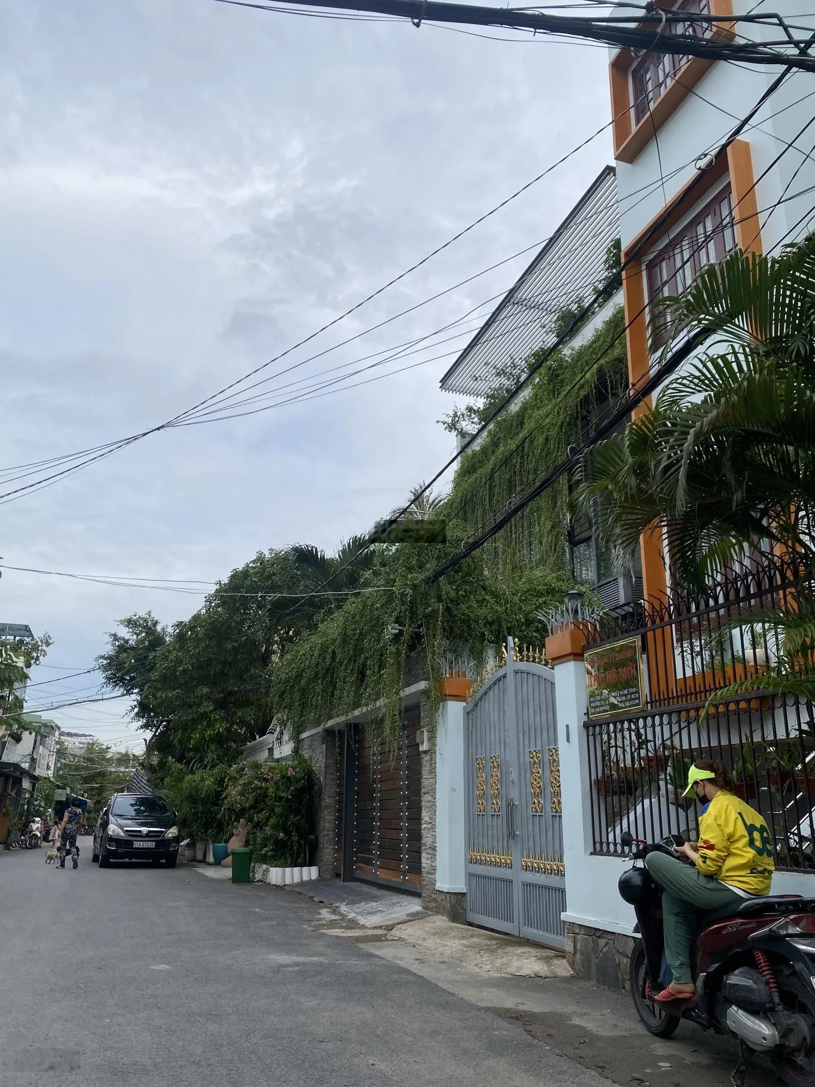 Bán nhà Ung Văn Khiêm phường 25 Bình Thạnh 160m2 ngang 8m hẻm 6m ô tô tránh giá nhỉnh hơn 21 tỷ