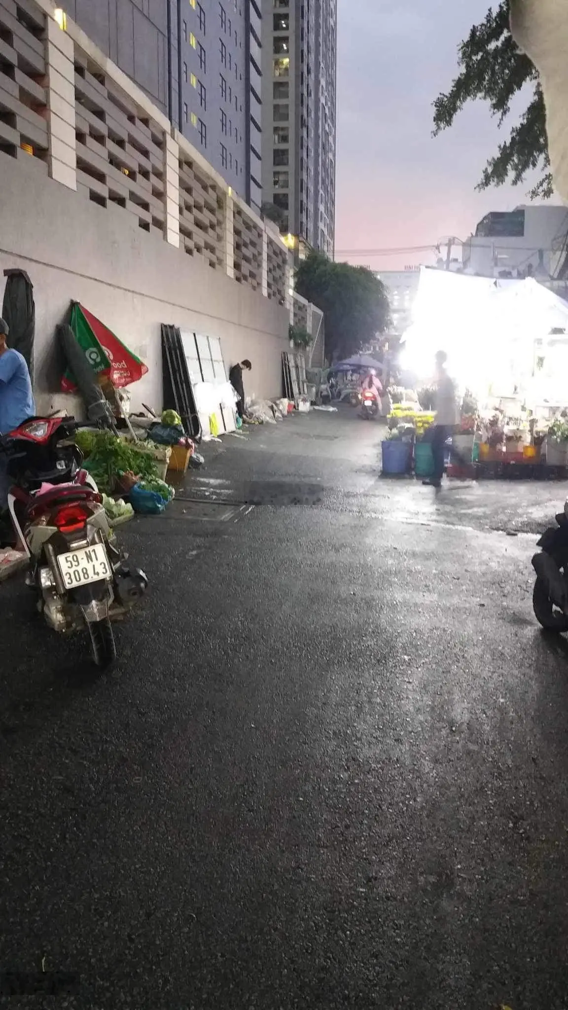 NHÀ giá quá rẻ MẶT TIỀN CHỢ VĂN THÁNH 4 x 15.4m, 3 tầng, 2 tấm đúc, đường 10m có lề. Hơn 11 tỷ
