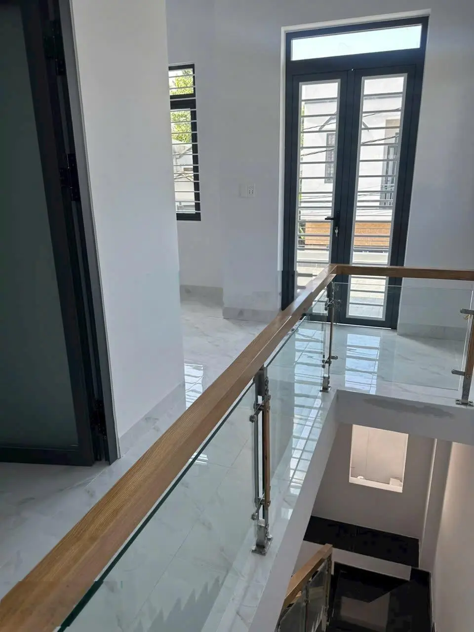 Nhà mới hoàn thiện, sổ riêng thổ cư một trệt 1 lầu. Giá rẻ cần bán gấp