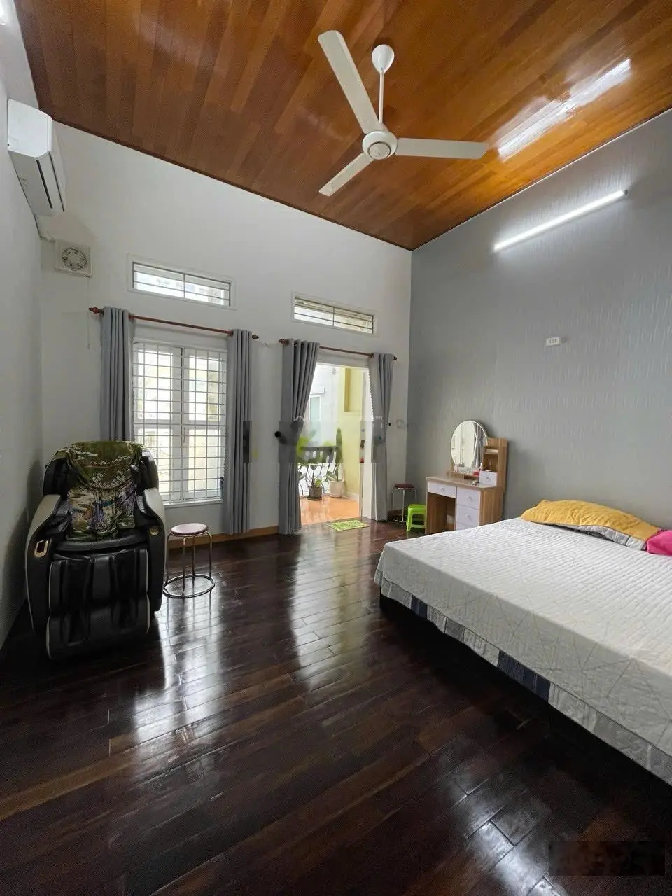 Bán Gấp Nhà Trung Tâm Phố - Lê Lợi - Cạnh Bên Công An TP - DT đất 64m Sân Rộng 70m2 - Chỉ 4.3 tỷ TL