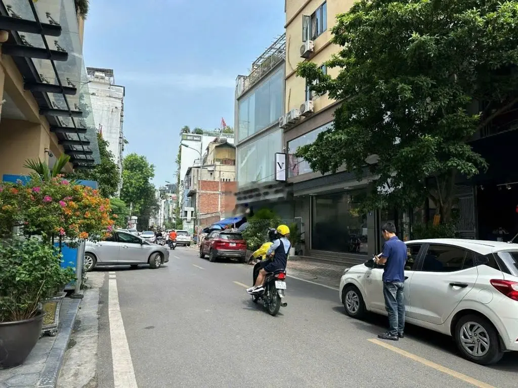 Bán nhà mặt phố Mai Dịch, vỉa hè, kinh doanh, 82m, MT 5m, 21.5 tỷ