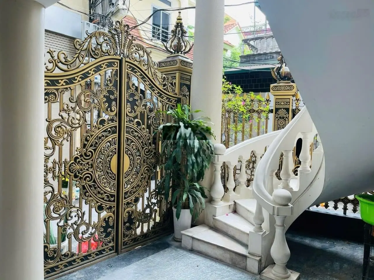 Bán nhà phố Xuân Diệu 120m2 MT 8m x 6 tầng giá 24,5 tỷ