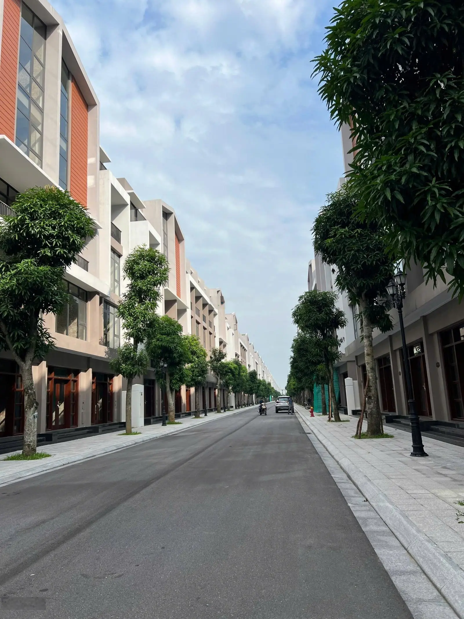 Nhà liền kề ngay cổng Công viên nước!