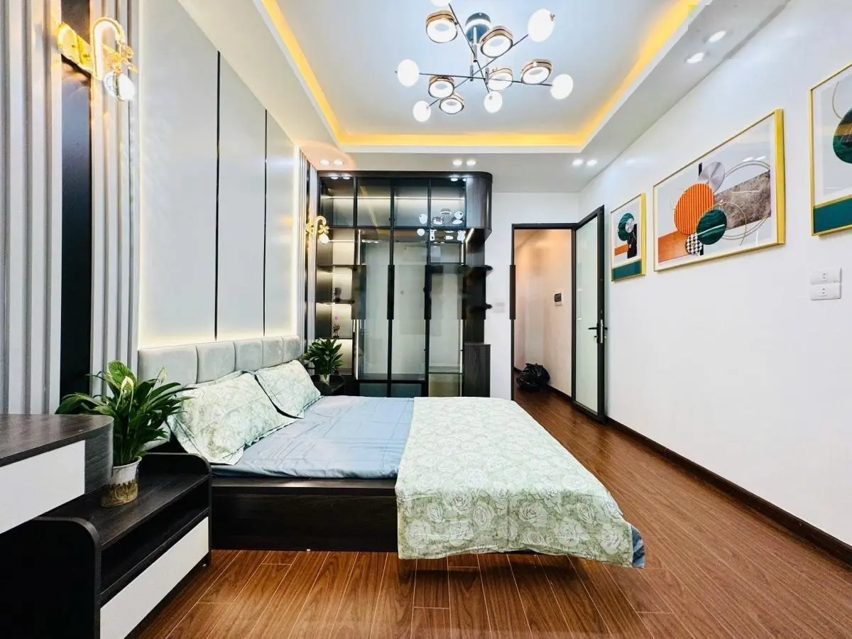 Bán gấp -phố hoàng văn thái 38m*4t- phân lô quân đội - ô tô đỗ cổng- xem là ưng-sđcc- ở luôn
