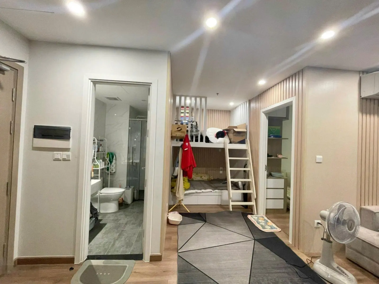Chính chủ cần bán căn 1ngủ cộng 43m2 tại Vinhomes Smart city full nội thất 2,4 tỷ