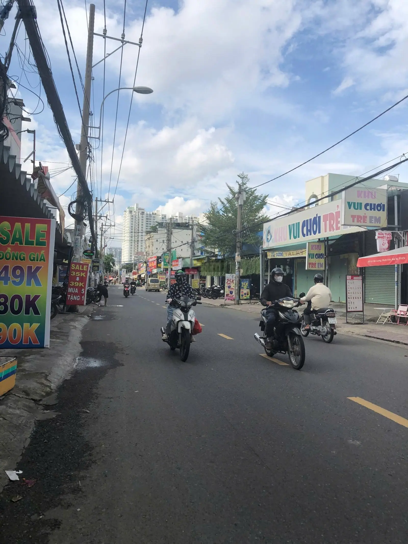 Cần Bán Gấp Nhà Mt Lê Văn Lương ngay làng đại học A 6.5 x 50 giá 24 tỷ full thổ