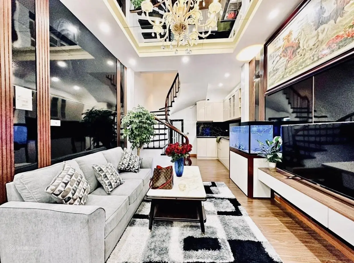 Giảm sốc 300tr nhà đẹp đón tết đường Nguyễn Văn Cừ chỉ 6,15 tỷ 36 m2, view đẹp - ô tô đỗ gần
