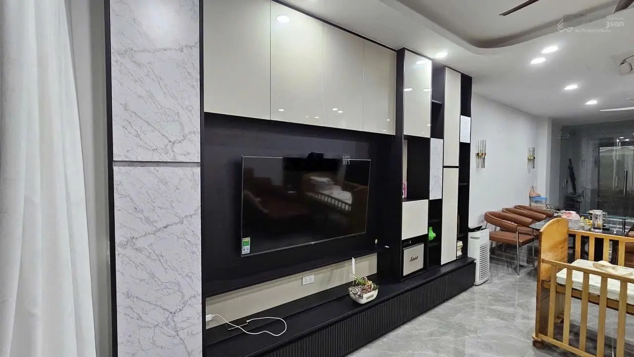 Bán Nhà Minh Khai, hai Bà Trưng . DT 52m2 6T Mặt tiền 4m. giá: 18.7 tỷ. LH :0383 426 ***