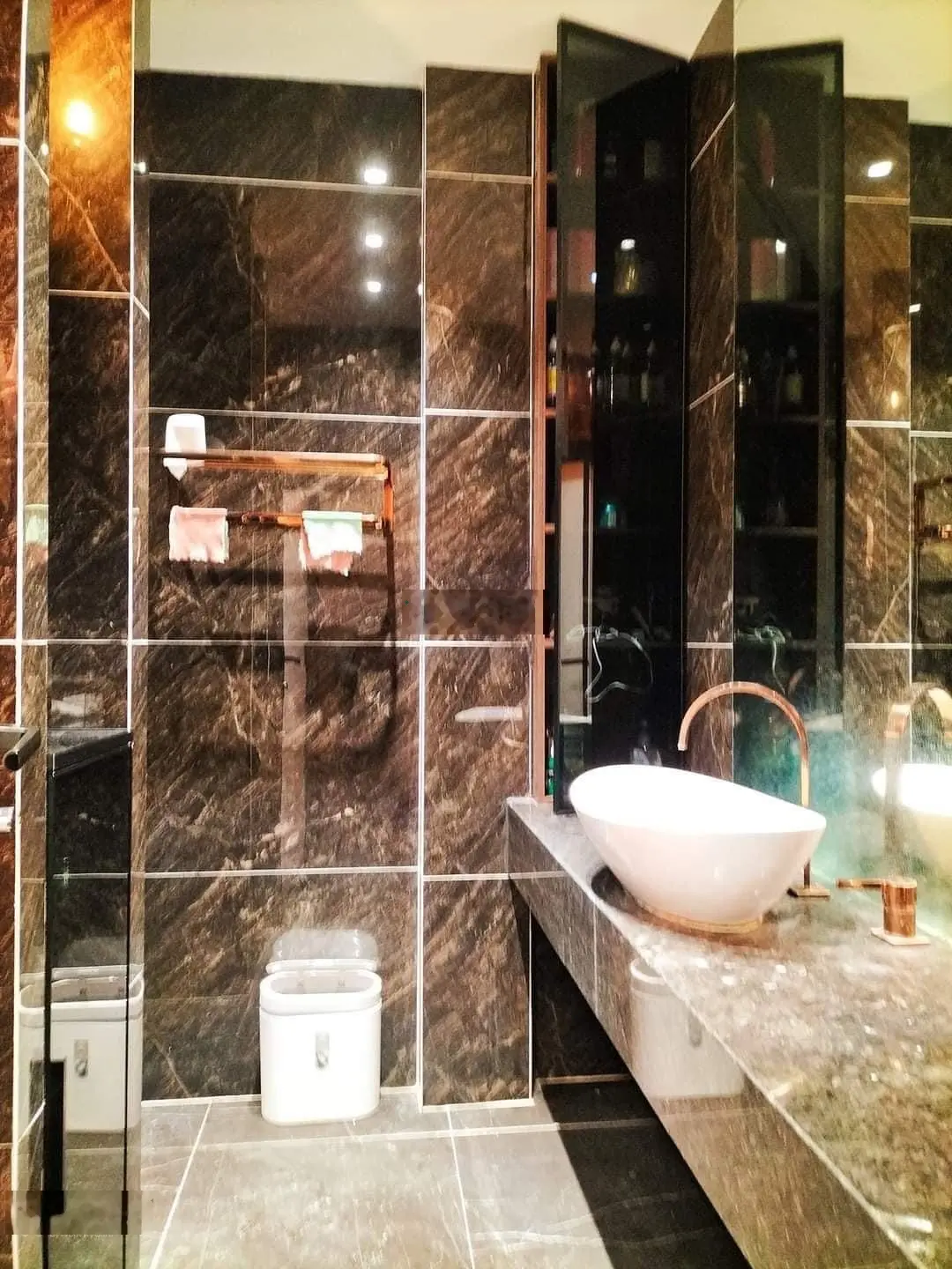 Bán nhà Vương Thừa Vũ - phân lô - gara oto tránh - ở cực sướng - 50m2 x 5 tầng mặt tiền 4m