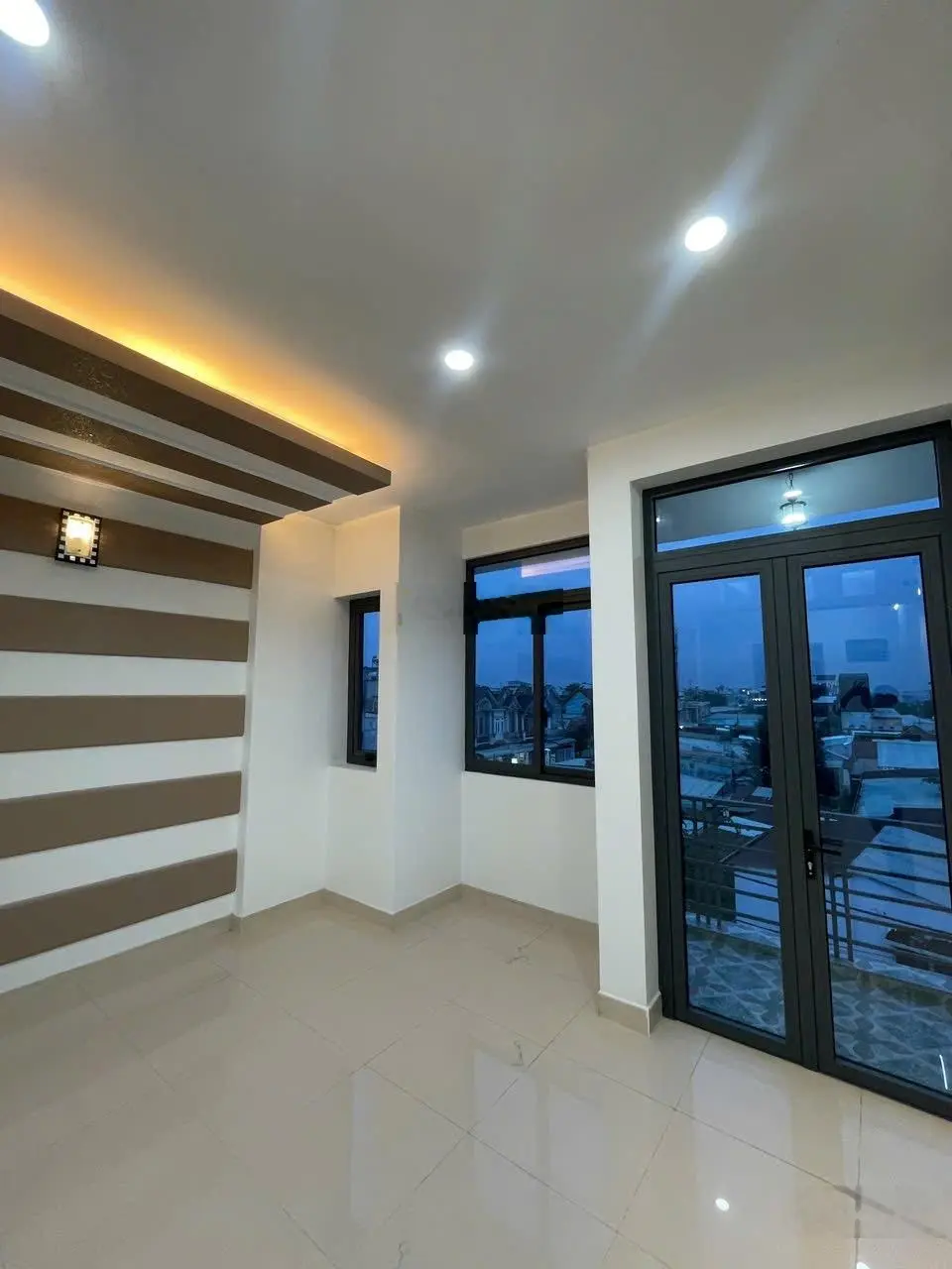 Nhà Trệt- 2 Lầu. Gần Làng ĐHQG Tp.HCM. DT: 73M2. Giá: 4.1 Tỷ Tl