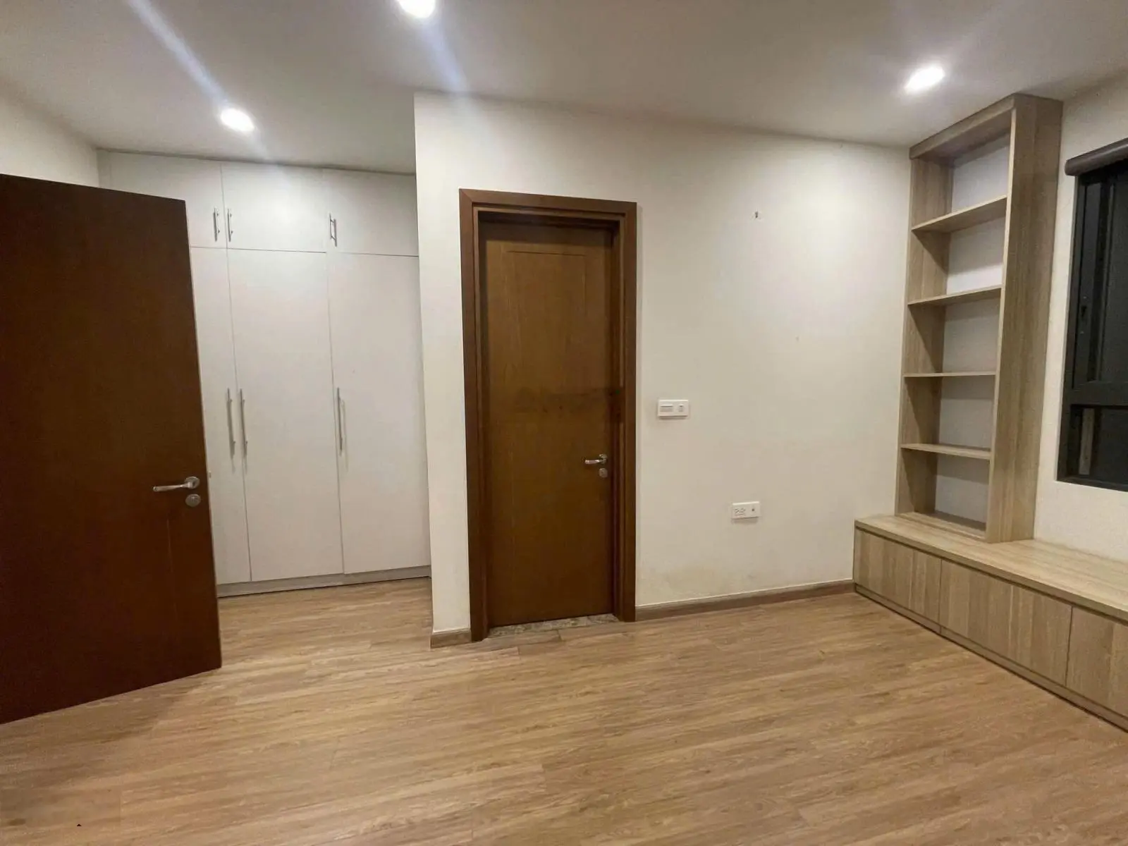 Thiện chí bán song lập 154m2 Vinhomes Thăng Long, giá thương lượng