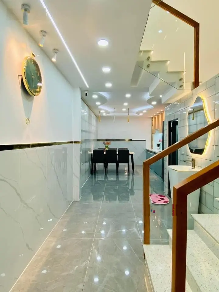 Định cư nước ngoài cần bán gấp ra căn Nguyễn Hữu Thọ, P. Tân Hưng, Q7, 77m2,giá 2tỷ5 sổ hồng riêng