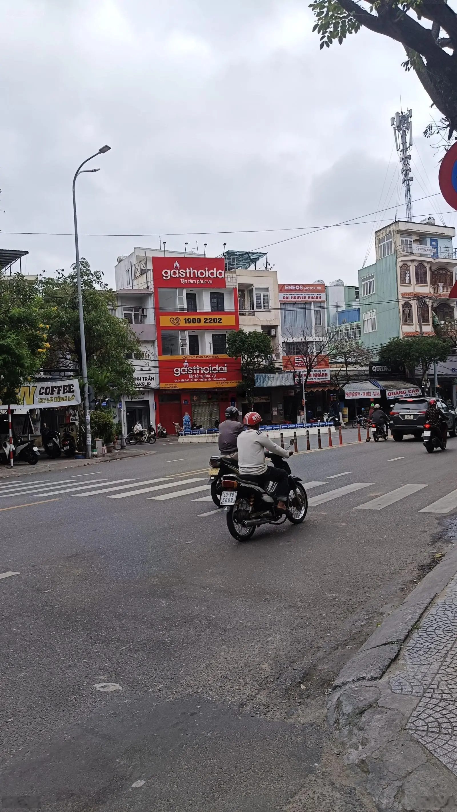 Sụp hầm nhà 3 tầng mới xây thiết kế hiện đạicách sân bay 500 đường Lê Đình Lý TT Hải Châu Đà Nẵng