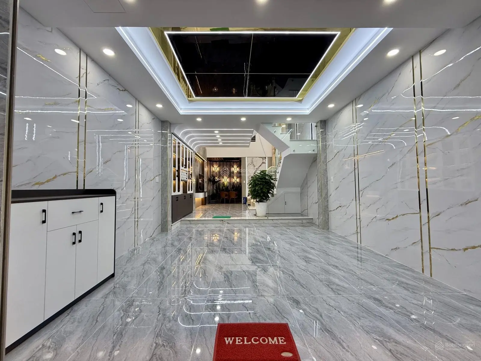 Nhà đường thông Nguyễn Ảnh Thủ, Ngay ngã 3 Đông Quang, DT:4,5x14M, Lửng, 3 Lầu, 4PN, 5VS,Gara ô tô,