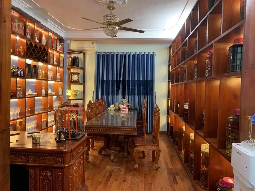 Bán nhà cầu giấy, 7 tầng thang máy ngõ thông ô tô đỗ cửa kinh doanh, 37,3 m2, giá 11,2 tỷ.
