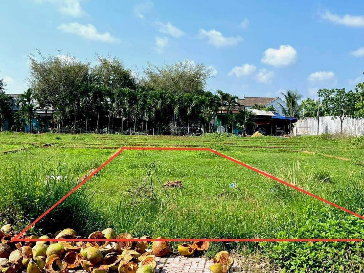 Chủ cần bán gấp lô đất diện tích 150m2, giá 9tr/m2, xã Tân Phú Trung, SHR LH: 0934 095 ***