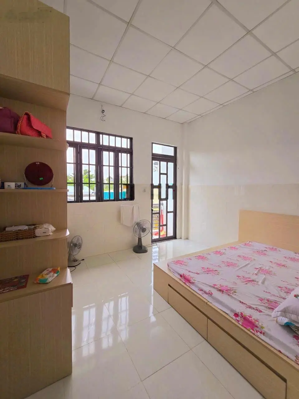 Bán nhà 1 trệt 1 lầu giá 4,3 tỷ/65m2 hẻm xe hơi đường Nguyễn Xiển gần Vinhome, sổ hồng riêng