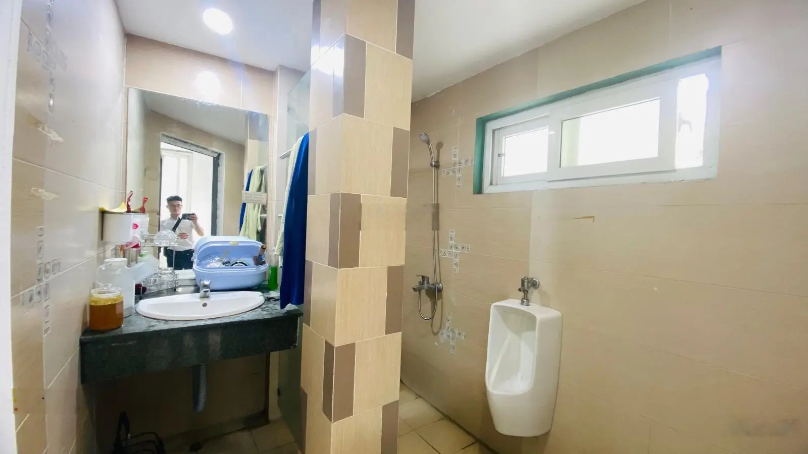 Nhà phố Hoàng Cầu ô tô tránh - cho thuê văn phòng 50Tr/ tháng - 130M2 x 18.5 Tỷ