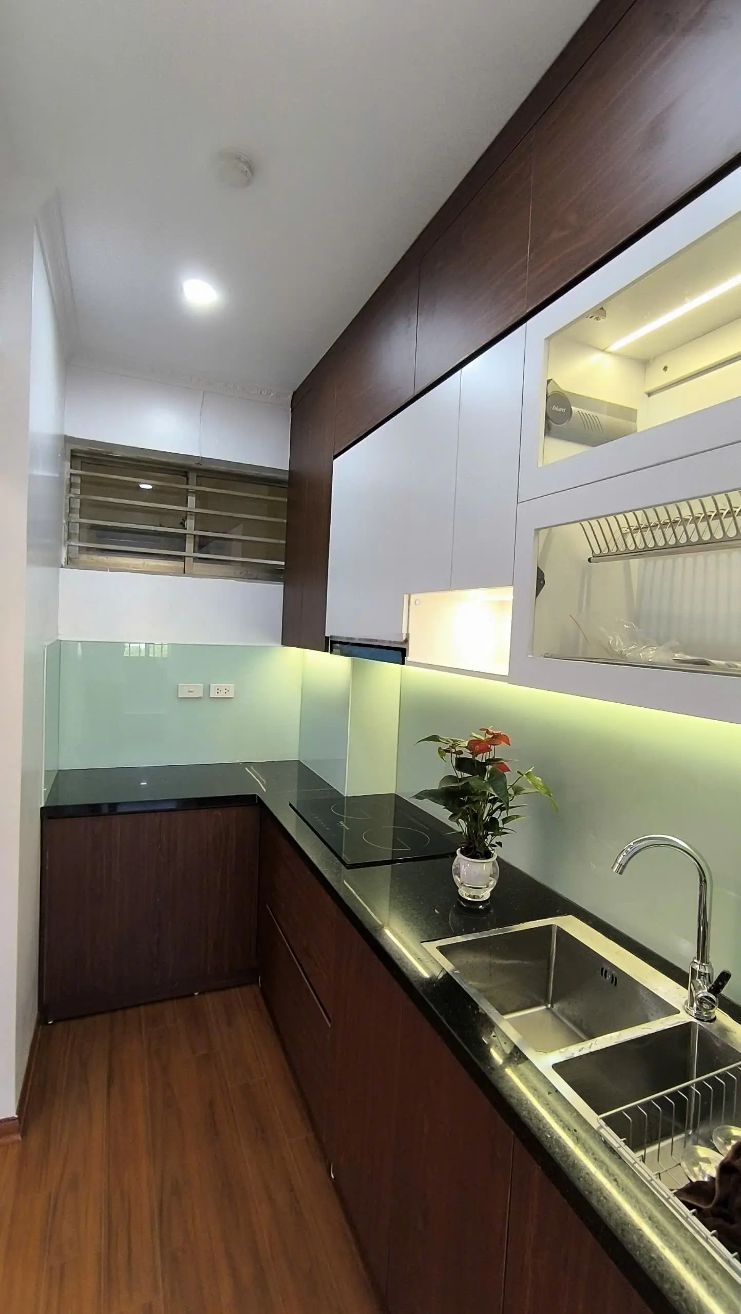 (Nhà đẹp) bán căn hộ tại dự án: C2 - Nguyễn Cơ Thạch 2PN + 1 2VS, 82m2, full nội thất, BC Đông Nam