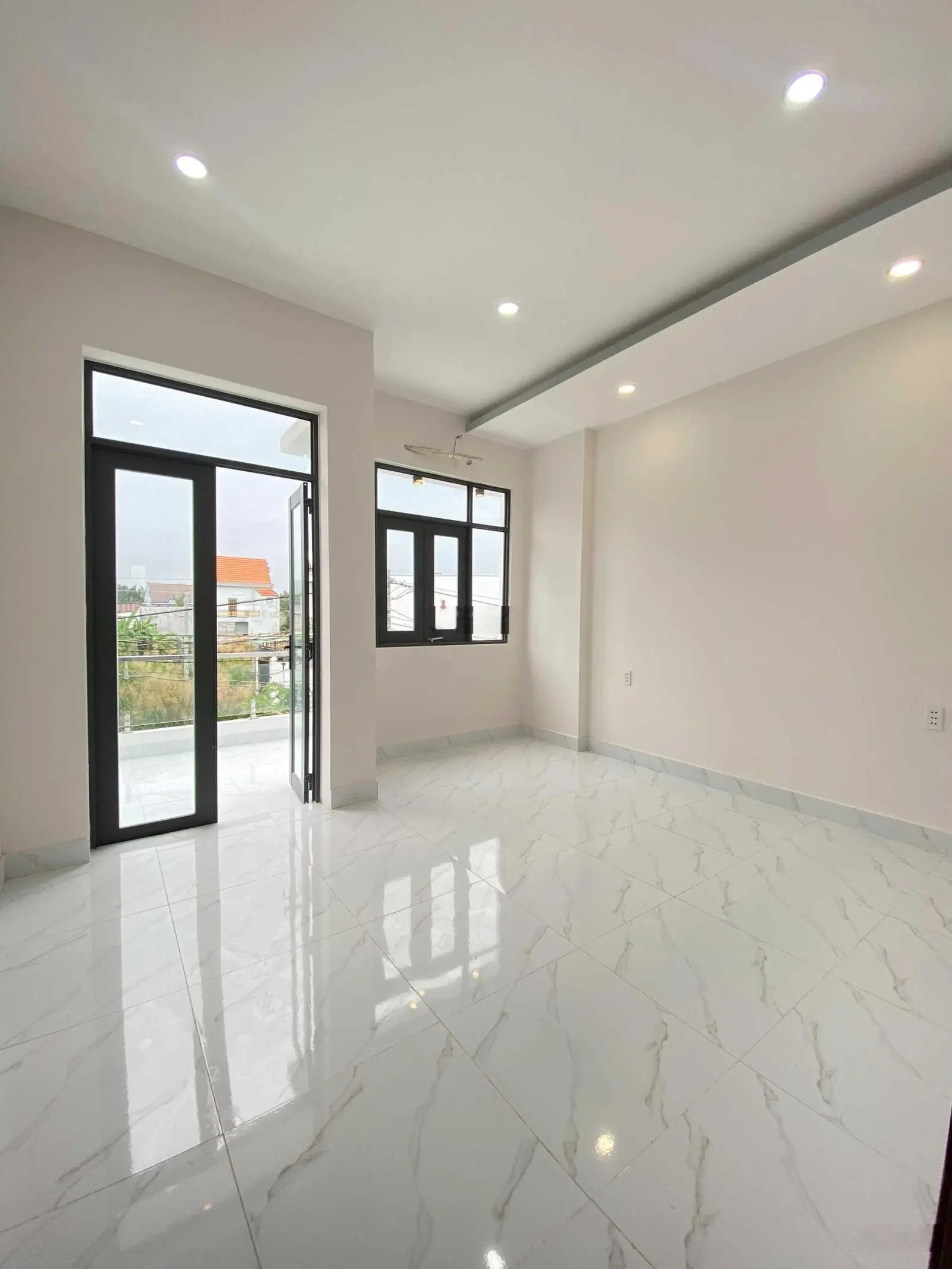 Kẹt tiền bán gấp nhà xây mới 2 lầu Lê Văn Lương