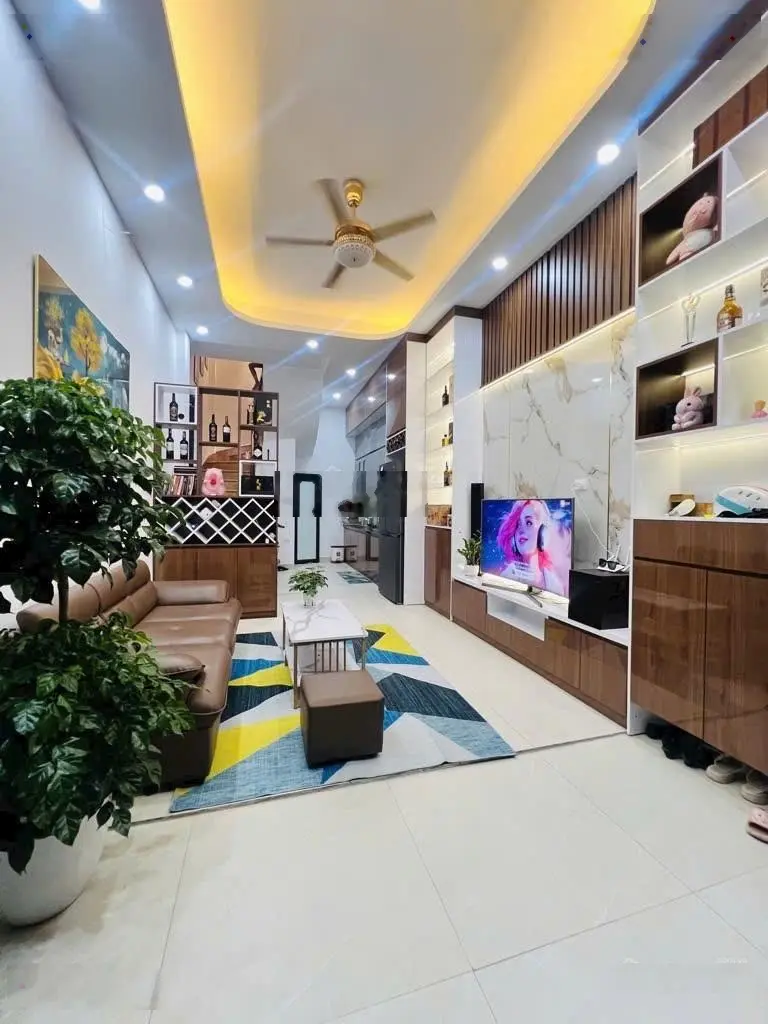 Nhà đẹp 5 tầng đường Kim Giang, hàng xóm KĐT Linh Đàm, ô tô đỗ cửa, an sinh tiện ích không thiếu
