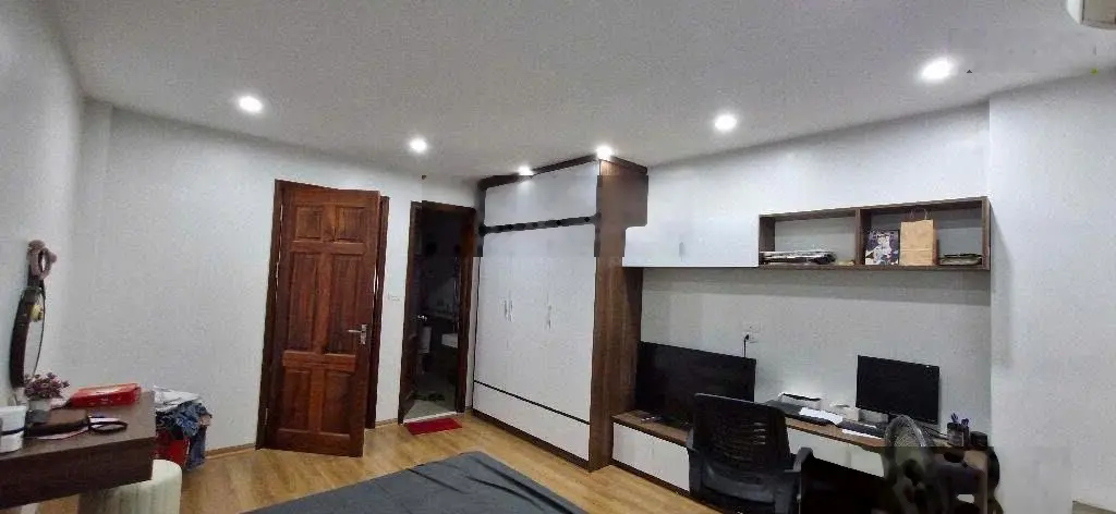 BÁN NHÀ PHÚ DIỄN - BẮc TỪ LIÊM Ô TÔ ĐẬU SÁT CỒNG TẶNG FULL NỘI THẤT 5 TẦNG GIÁ 5 TỶ 050