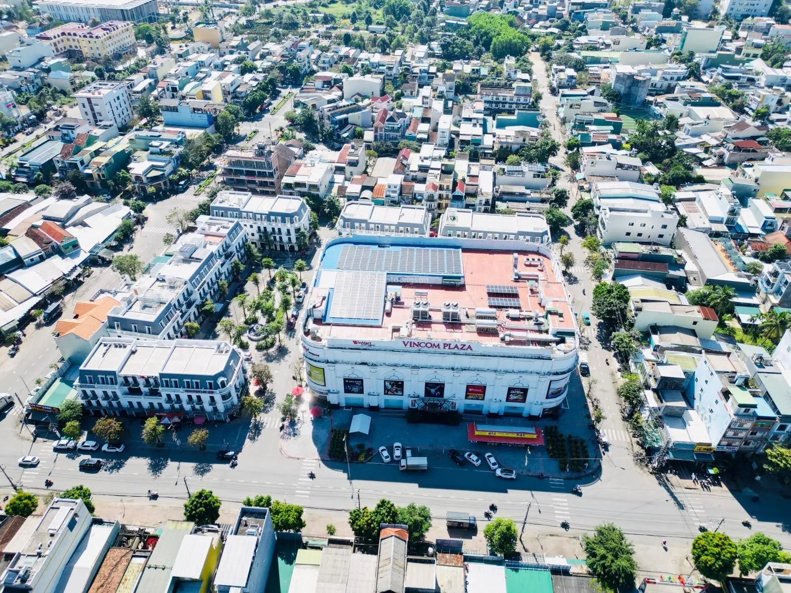 Chiính chủ cần bán căn nhà shophouse 3 tầng 2 mặt tiền đường Vincom Quang Ngãi ngay trung tâm