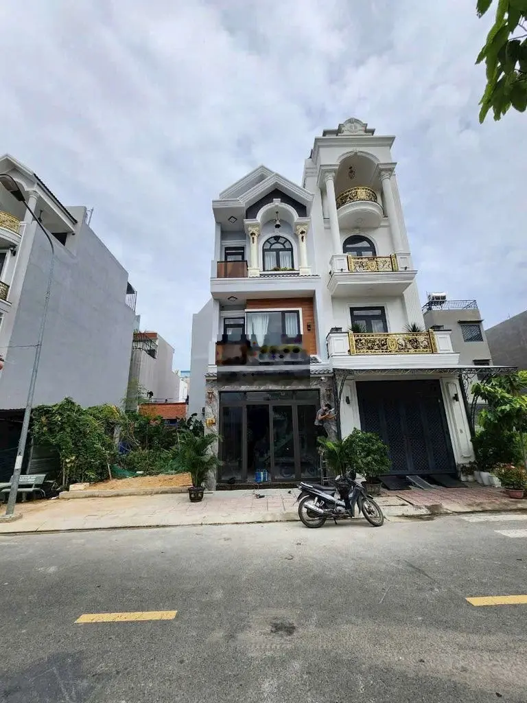 Nhà 1 trệt 1 lầu giáp làng Đại Học Thủ Đức đường nhựa 7m thông