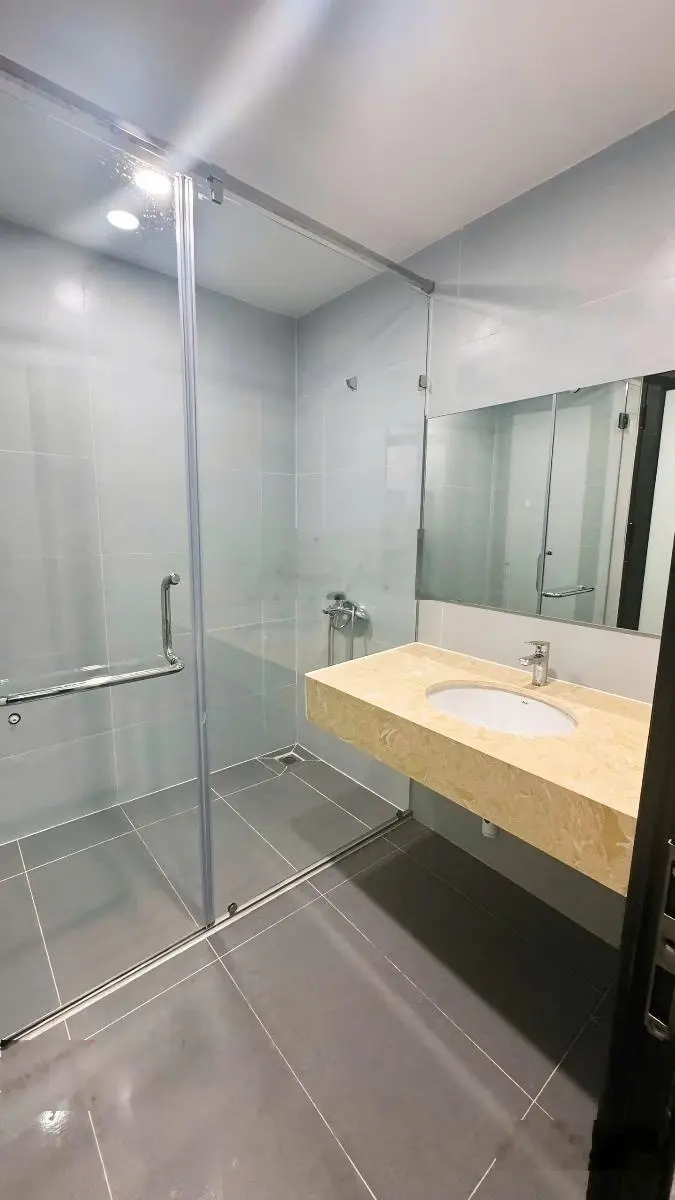 Cần bán gấp nhà mặt phố Nguyễn Viết Xuân, Quận Hà Đông diện tích 95m2, 1 hầm 8T nổi giá 35 tỷ có TL