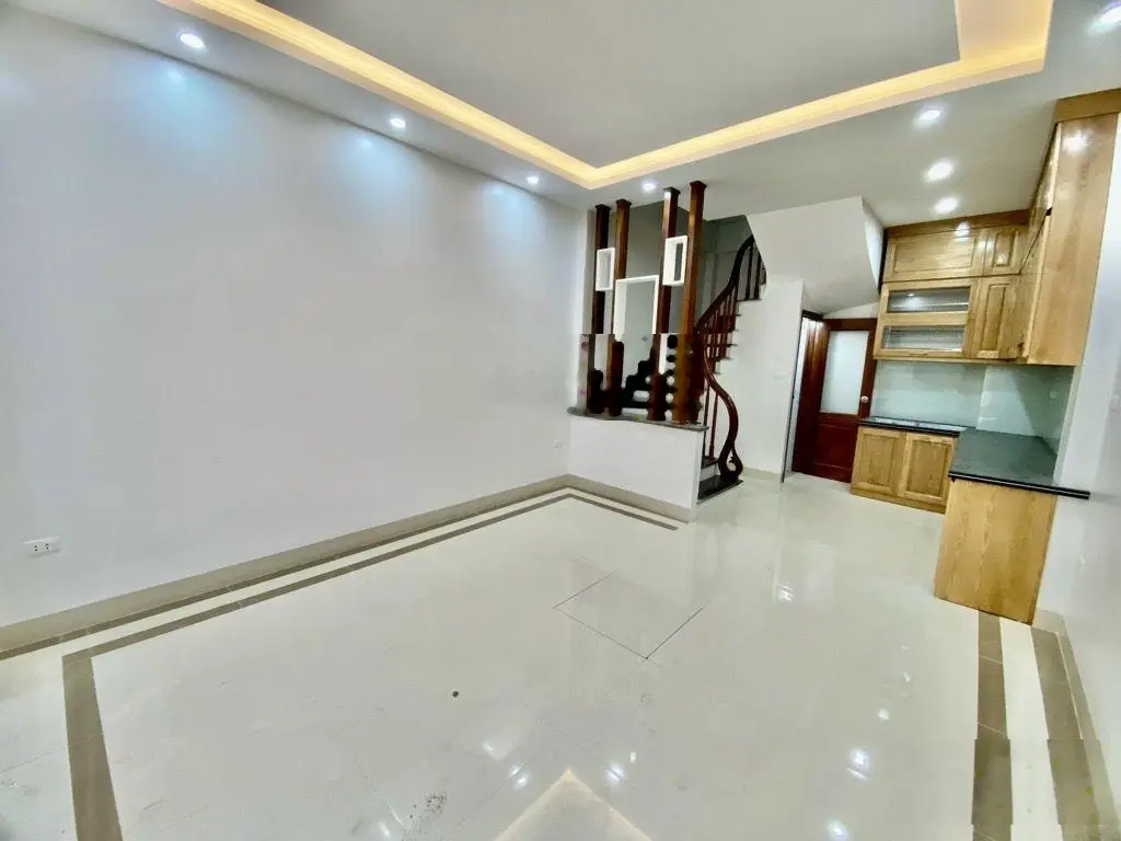 Bán nhà Nguyên Xá, Minh Khai, 5 tầng đủ công năng, giá nhỉnh 5 tỷ, gần đại học Công Nghiệp