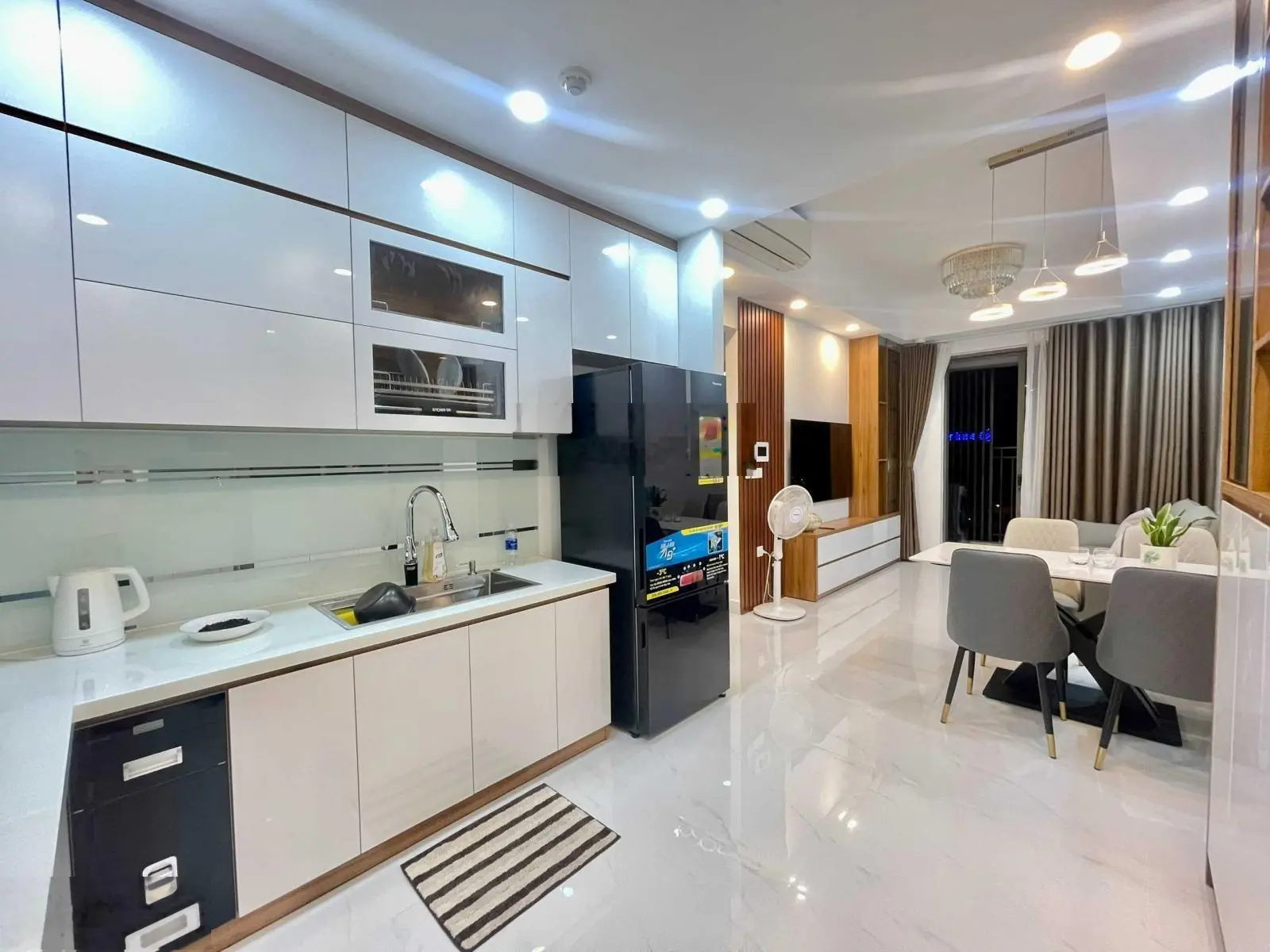 Cần bán gấp căn hộ siêu đẹp, 55m2, 2 phòng ngủ, 3.550 tỷ - Botanica Premier, 108 Hồng Hà, Tân Bình