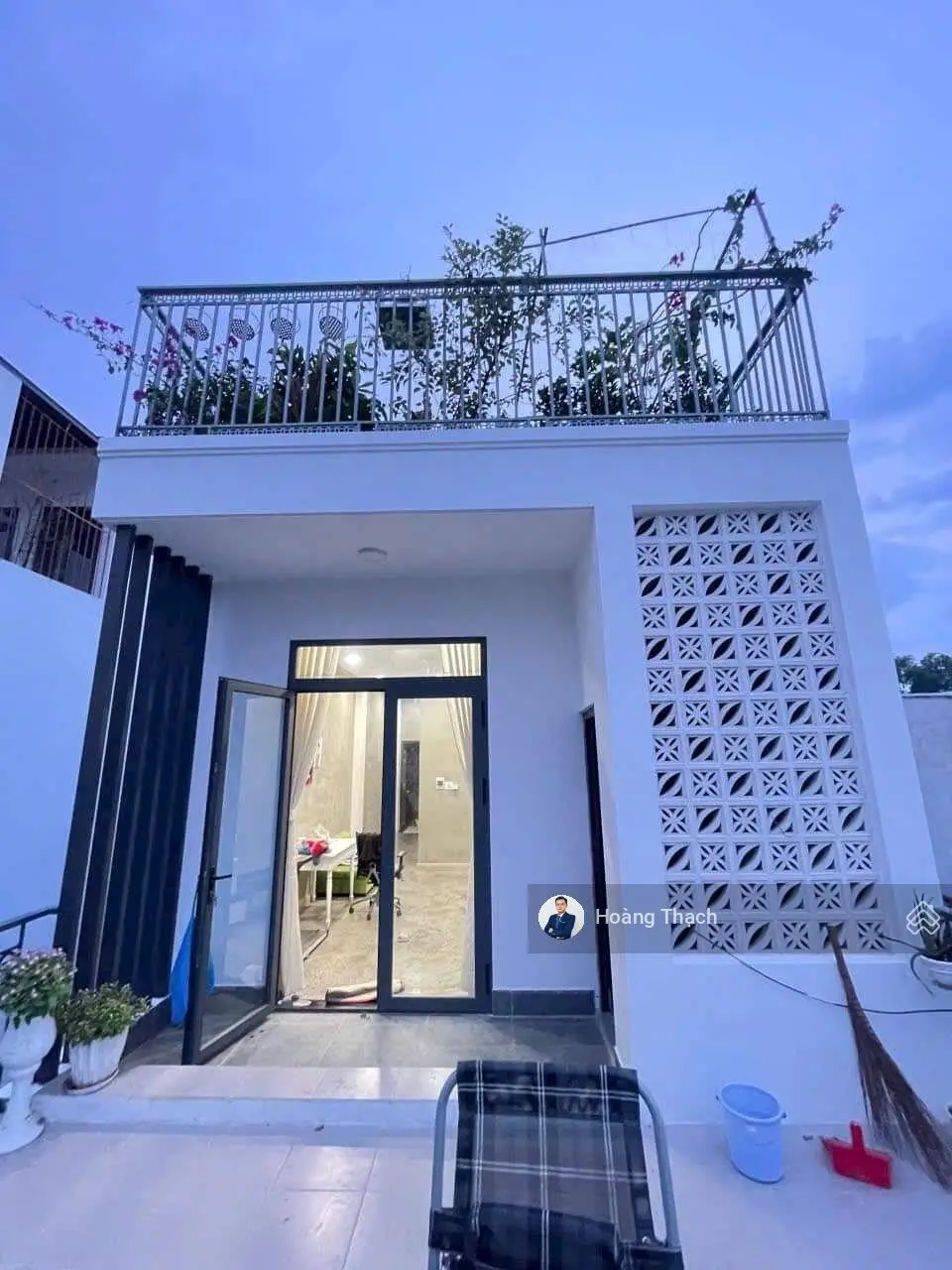 Bán nhà 1 trệt 1 lầu + trên có sân thượng gần chợ Dĩ An 1 đang kinh doanh spa