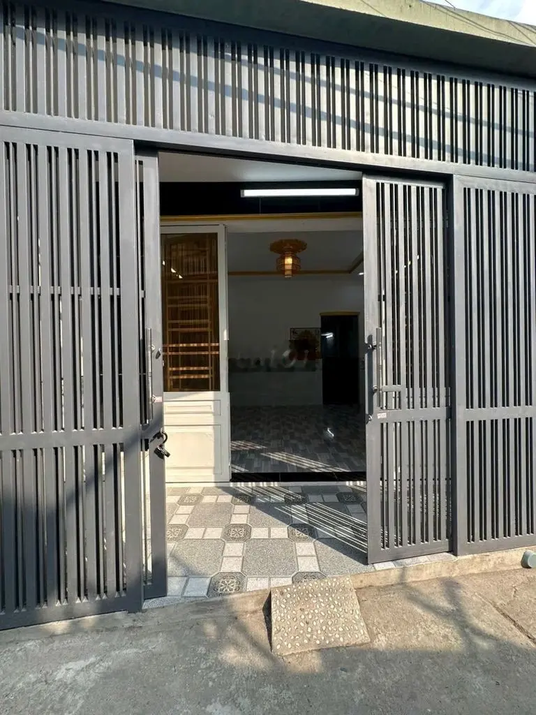Kẹt tiền cần bán gấp nhà mặt tiền Bình Chánh