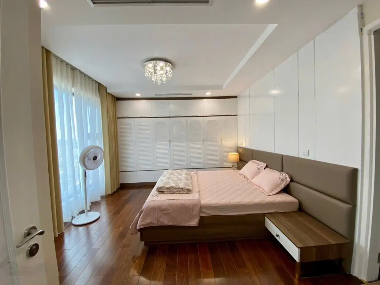 Chính chủ bán căn 3 ngủ diện tích 111m2 đẹp nhất hai tòa tháp D'Le Roi Soleil số 2 Đặng Thai Mai