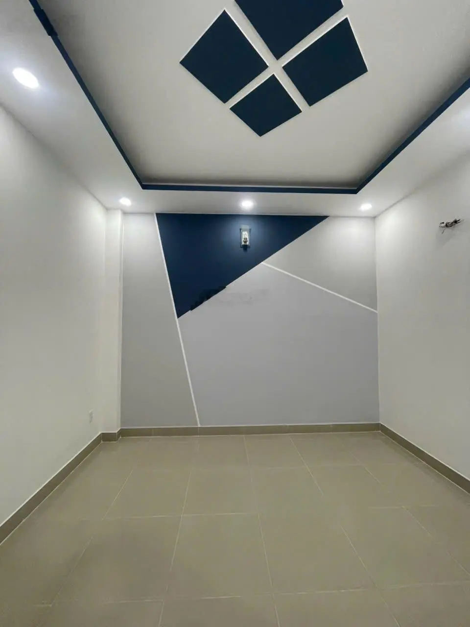 Bán nhà trệt 2 lầu sạch đẹp KDC ngay cổng khu công nghiệp Tân Đông Hiệp B, Dĩ An
