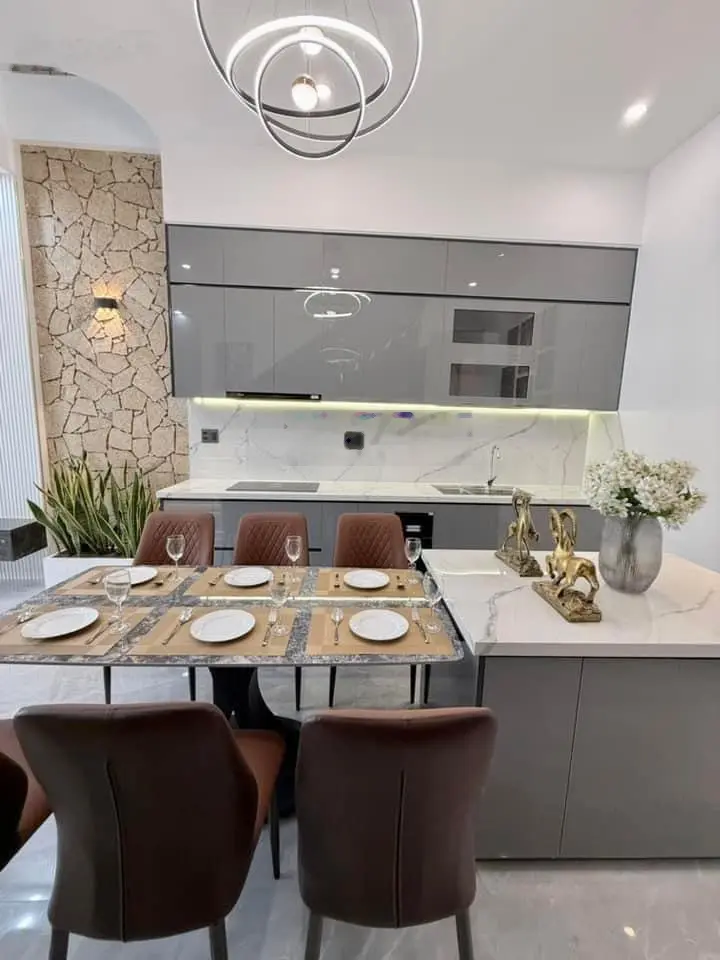 Bán nhà đẹp 3 tầng full nội thất tâm huyết toạ lạc tại Nam Hoà Xuân, sau lưng shophouse Minh Mạng