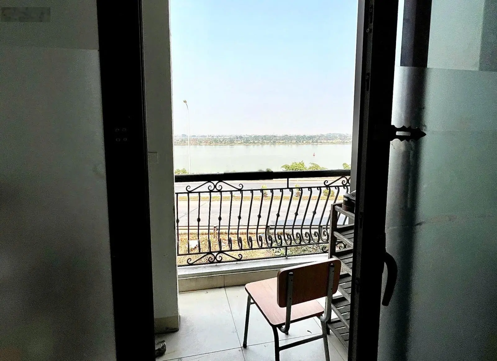 Chính chủ tôi bán gấp MP An Dương Vương, Tây Hồ. Lô góc 123m2*5 Tầng thang máy. Dòng tiền 720Tr/năm