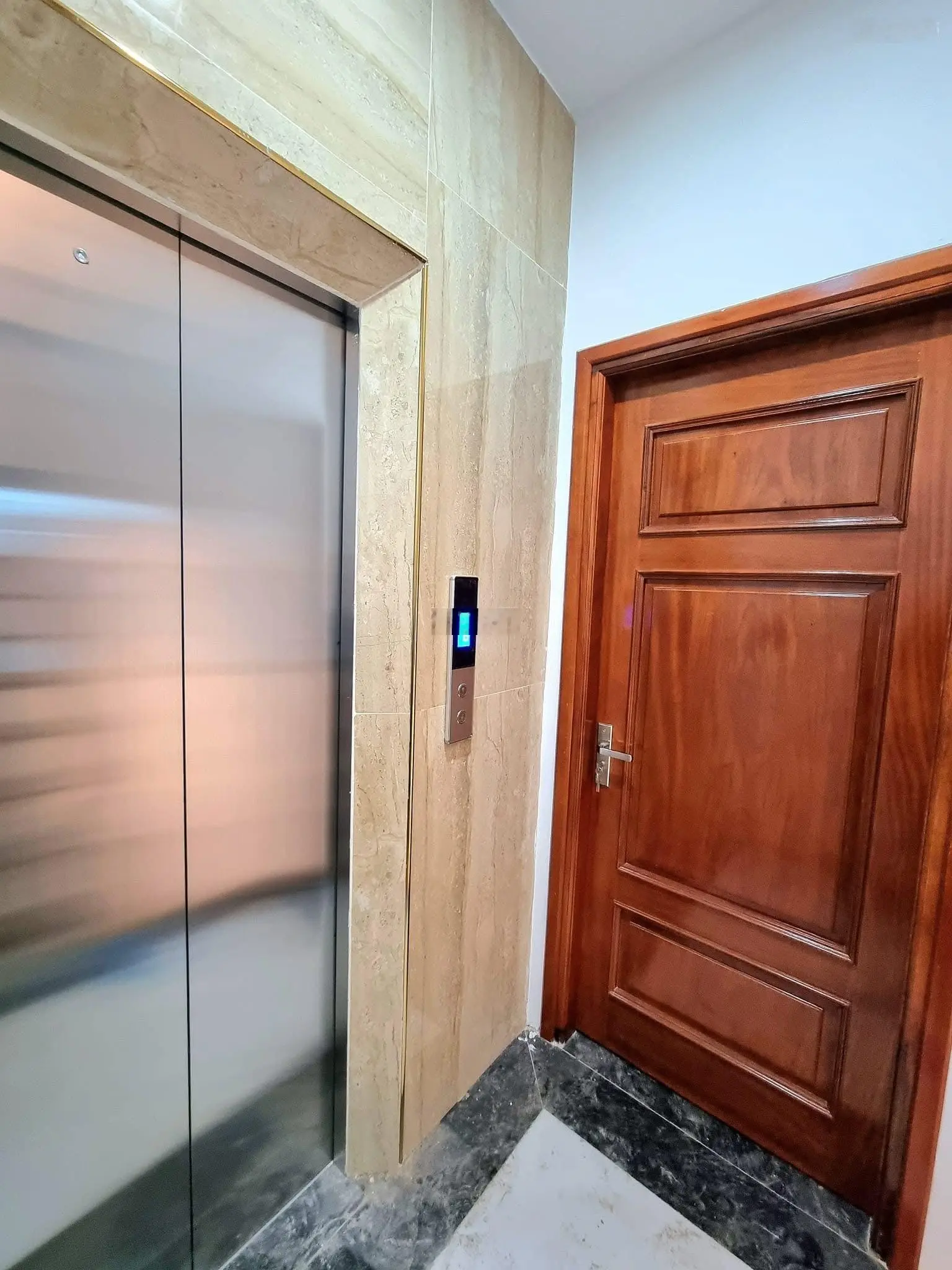 Chính chủ bán nhà xây mới 57 m2 x 6 tầng - 6 ngủ sổ đỏ phố Khâm Thiên nhỉnh 9 tỷ - ngõ ngắn - rộng