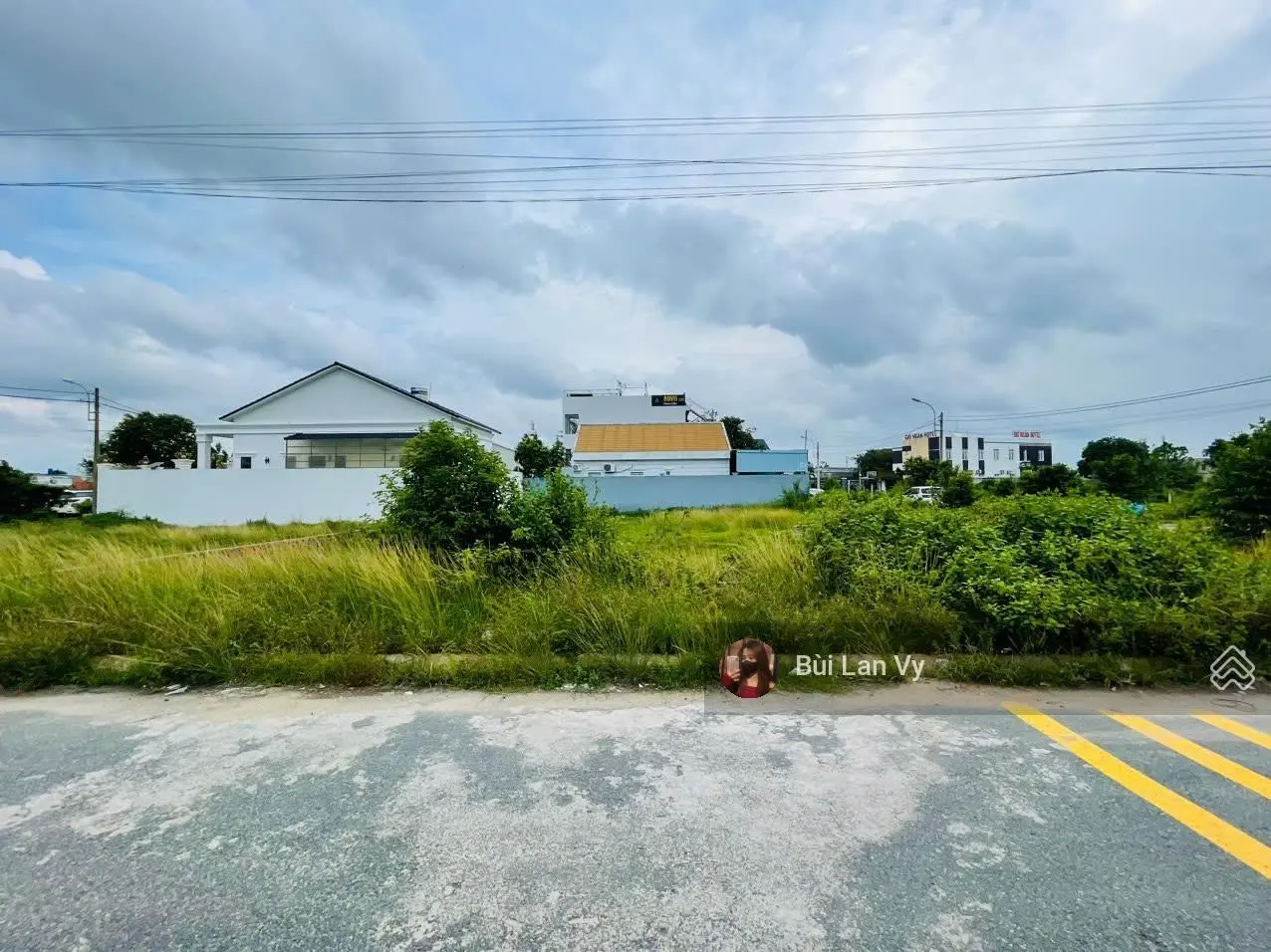 Bán lô đất đẹp MT, Đường Thống Nhất, Phường 7, Bến Tre. Diện tích: 144m2, sổ riêng