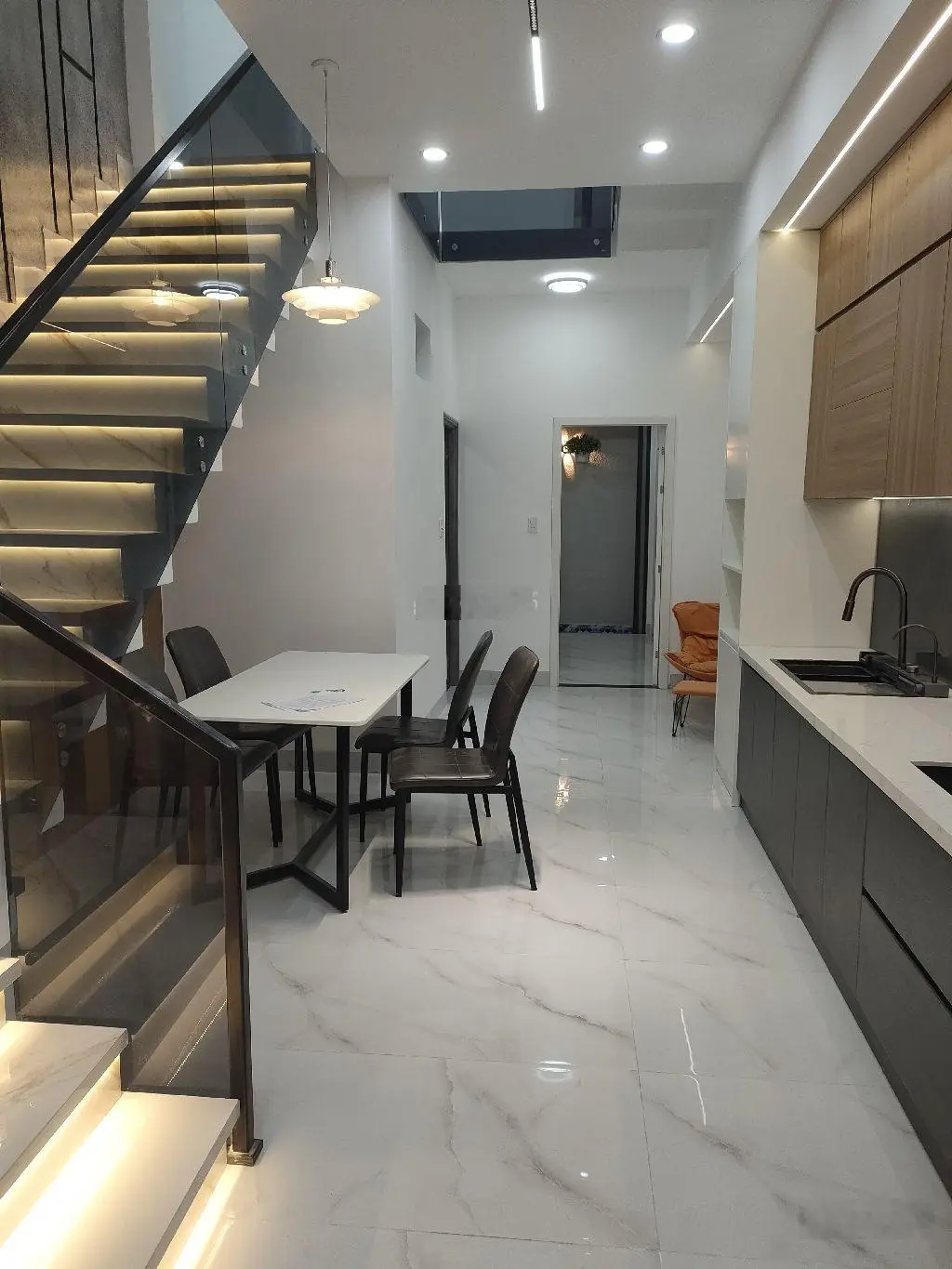 Chủ gửi bán nhà 2 tầng phạm nhữ tăng ,nhà cách đường tầm 10m chỉ 2 căn nhà,nhà đẹp full nội thất