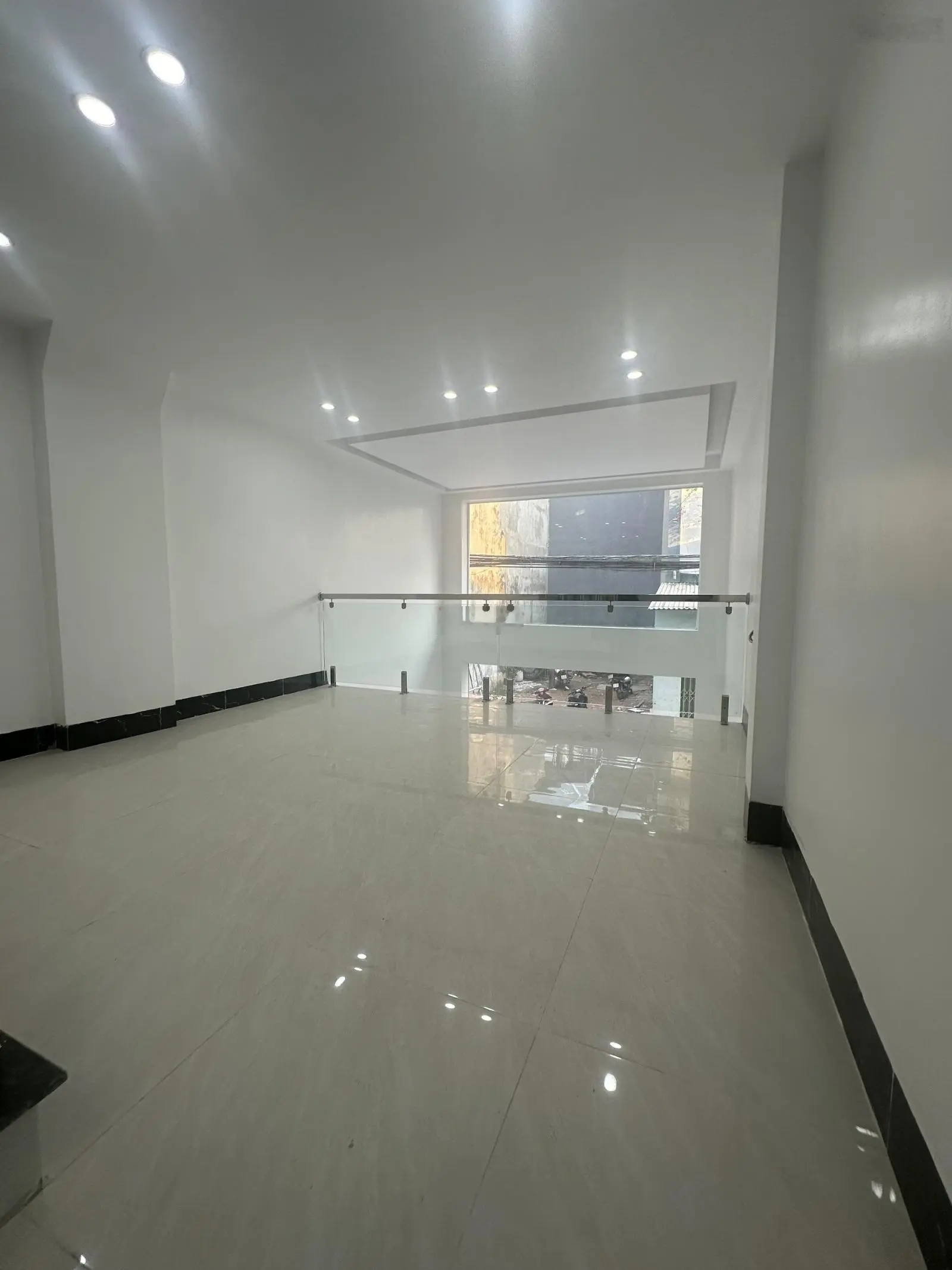 Nhà thiết kế cực đẹp 5t, full nội thất ở luôn. gần trục chính.ngõ thông ô tô tránh.sát kđt đô nghĩa