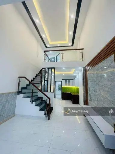 Nhà bán gấp đường Hương Lộ 11, 60m2, ngay sau chợ Hưng Long ra QL 1A 2p, sổ sẵn đang cho thuê 6tr