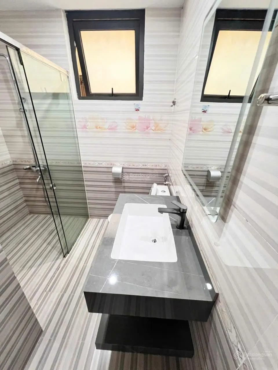 Chính chủ gửi bán gấp căn hoa hậu thiết kế 3 ngủ, tầng trung, căn góc 2 mặt thoáng, hướng siêu mát
