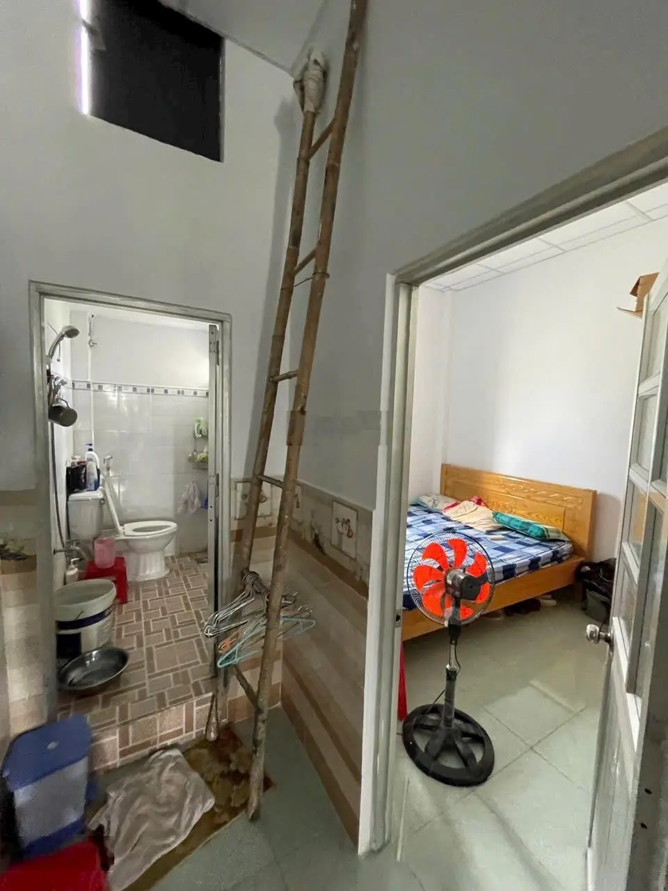 Nhà trệt lầu gần Vincom Tp. Dĩ An. DT: 59m2. Đường 5m. 3 phòng ngủ, DT: 59m2. Giá: 2.990 tỷ TL