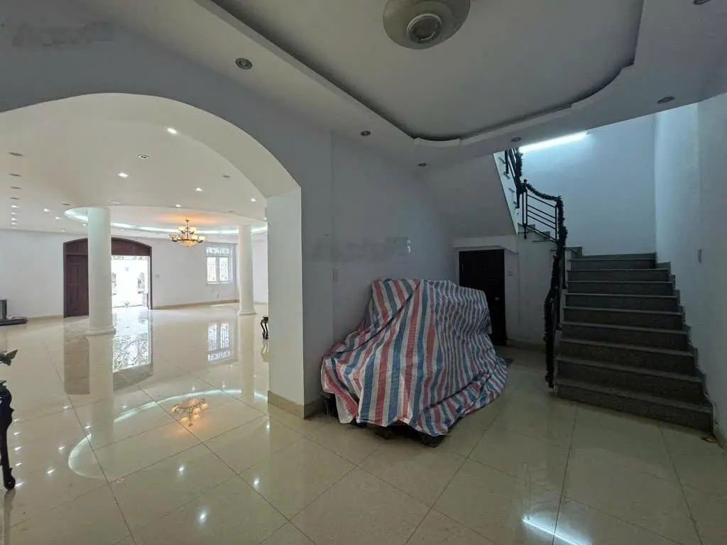 Biệt thự căn góc 4 tầng Quận 7 ngang gần 20 m, hơn 300 m2 thổ cư, 27 tỷ