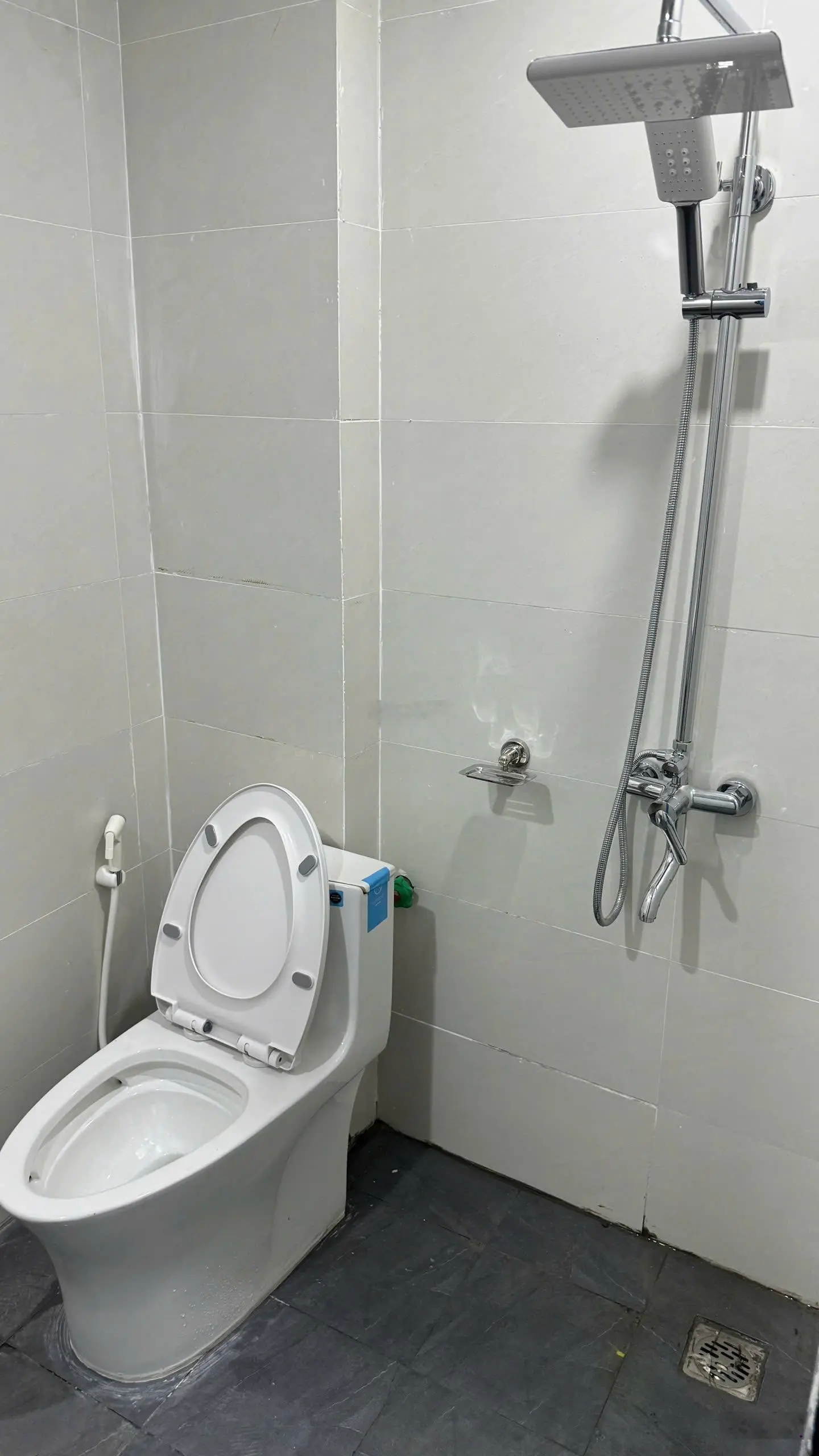 Chính chủ cắt lỗ 120tr căn nhà mới xây 3 tầng 42m2 sân 16m,ô tô đỗ sân, sát vành đai 4