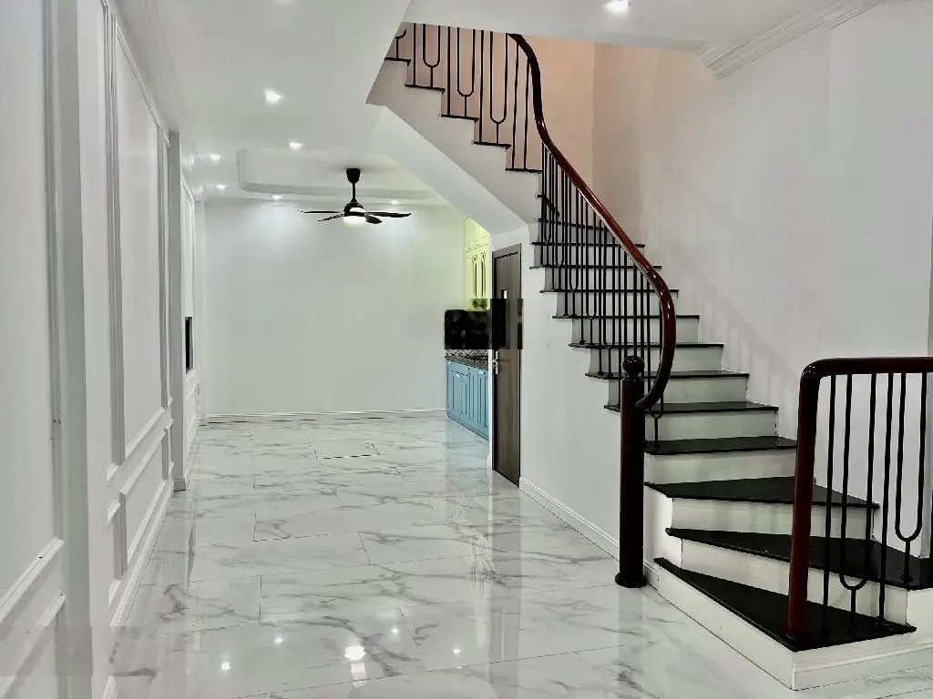 Nóng bán nhà Hữu Hoà (Tả Thanh Oai) diện tích 40m. 5 tầng giá 3.9 tỷ có TL