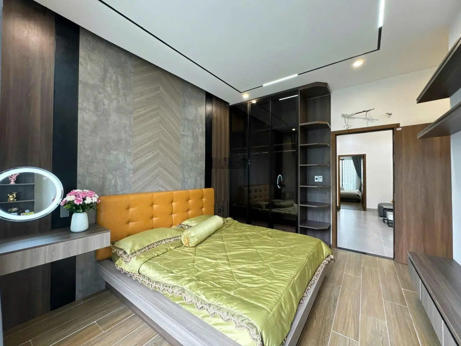 Chuyển công tác cần bán nhà Sư Vạn Hạnh, P. 12, Quận 10, 64m2, 1 trệt 2 lầu, 4PN, sổ sẵn