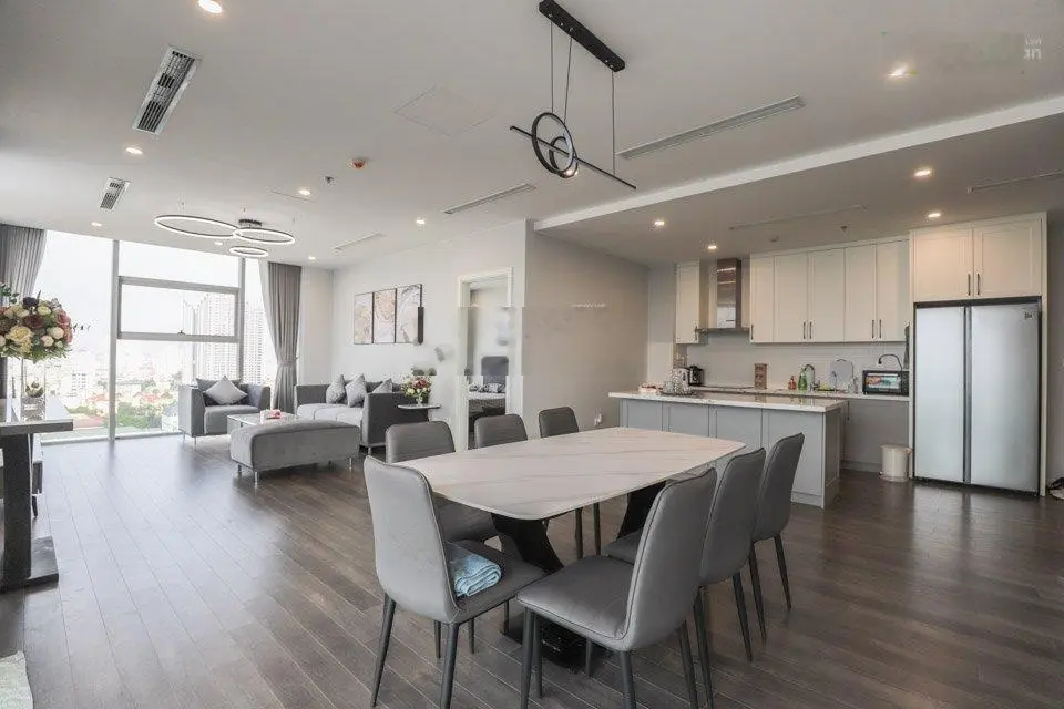 Bán căn hoa hậu 3pn2vs, 142m2, ban công Đông Nam, full nội thất tầng trung tại tòa The Nine